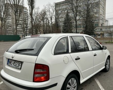 Белый Шкода Фабия, объемом двигателя 1.9 л и пробегом 300 тыс. км за 1750 $, фото 4 на Automoto.ua