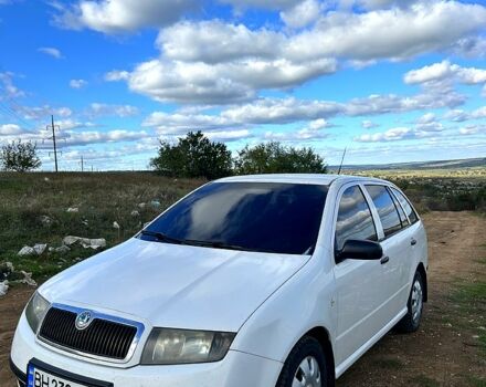 Белый Шкода Фабия, объемом двигателя 1.2 л и пробегом 235 тыс. км за 2900 $, фото 1 на Automoto.ua