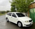 Белый Шкода Фабия, объемом двигателя 1.2 л и пробегом 235 тыс. км за 2900 $, фото 1 на Automoto.ua