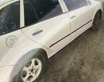 Белый Шкода Фабия, объемом двигателя 1.2 л и пробегом 330 тыс. км за 200 $, фото 9 на Automoto.ua