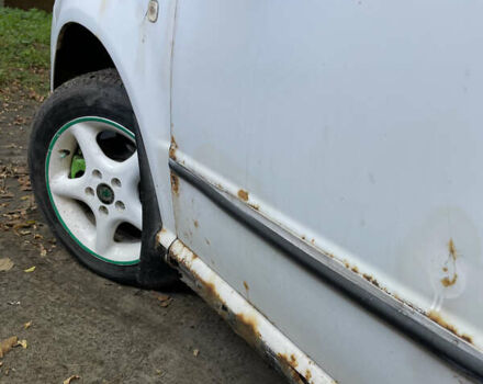 Белый Шкода Фабия, объемом двигателя 1.2 л и пробегом 330 тыс. км за 200 $, фото 8 на Automoto.ua