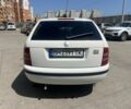 Білий Шкода Фабія, об'ємом двигуна 1.2 л та пробігом 325 тис. км за 2800 $, фото 3 на Automoto.ua
