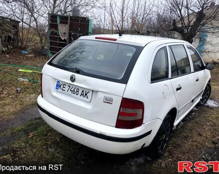 Белый Шкода Фабия, объемом двигателя 1.2 л и пробегом 320 тыс. км за 2400 $, фото 3 на Automoto.ua