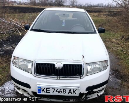 Белый Шкода Фабия, объемом двигателя 1.2 л и пробегом 320 тыс. км за 2400 $, фото 1 на Automoto.ua