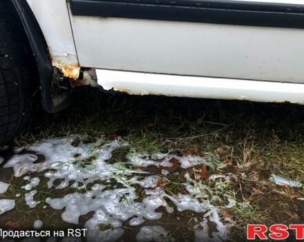 Белый Шкода Фабия, объемом двигателя 1.2 л и пробегом 320 тыс. км за 2400 $, фото 6 на Automoto.ua