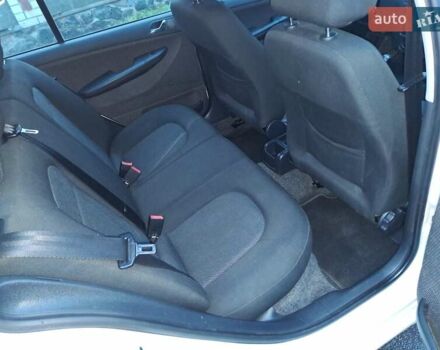 Білий Шкода Фабія, об'ємом двигуна 1.39 л та пробігом 220 тис. км за 4700 $, фото 18 на Automoto.ua