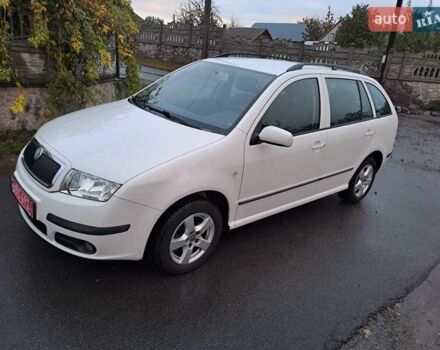 Білий Шкода Фабія, об'ємом двигуна 1.39 л та пробігом 220 тис. км за 4700 $, фото 1 на Automoto.ua