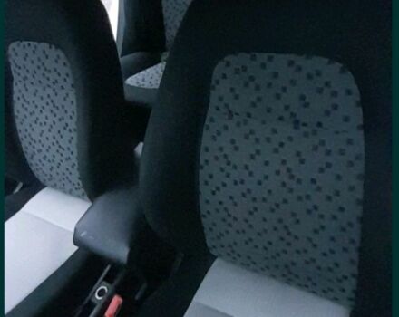 Белый Шкода Фабия, объемом двигателя 1.4 л и пробегом 450 тыс. км за 3800 $, фото 6 на Automoto.ua