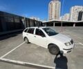 Белый Шкода Фабия, объемом двигателя 1.4 л и пробегом 250 тыс. км за 1550 $, фото 2 на Automoto.ua