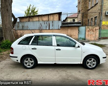 Белый Шкода Фабия, объемом двигателя 1.2 л и пробегом 293 тыс. км за 2300 $, фото 1 на Automoto.ua