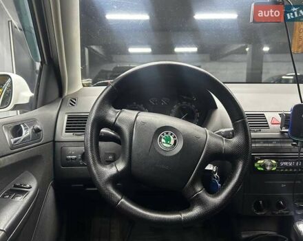 Белый Шкода Фабия, объемом двигателя 1.39 л и пробегом 293 тыс. км за 4700 $, фото 10 на Automoto.ua