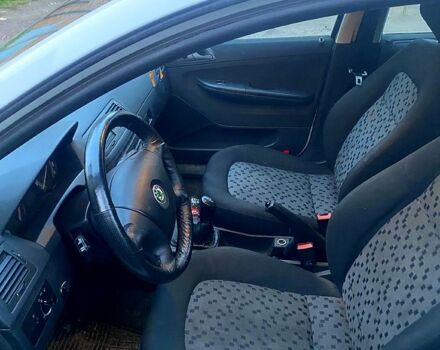 Белый Шкода Фабия, объемом двигателя 1.4 л и пробегом 350 тыс. км за 3000 $, фото 9 на Automoto.ua