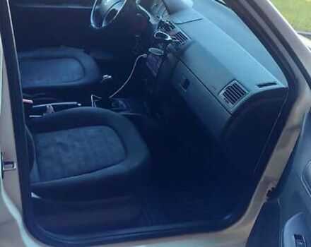 Белый Шкода Фабия, объемом двигателя 1.39 л и пробегом 278 тыс. км за 3700 $, фото 7 на Automoto.ua