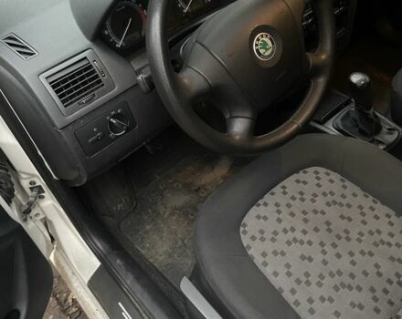 Белый Шкода Фабия, объемом двигателя 1.4 л и пробегом 214 тыс. км за 4700 $, фото 8 на Automoto.ua