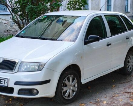 Белый Шкода Фабия, объемом двигателя 1.2 л и пробегом 301 тыс. км за 2999 $, фото 2 на Automoto.ua