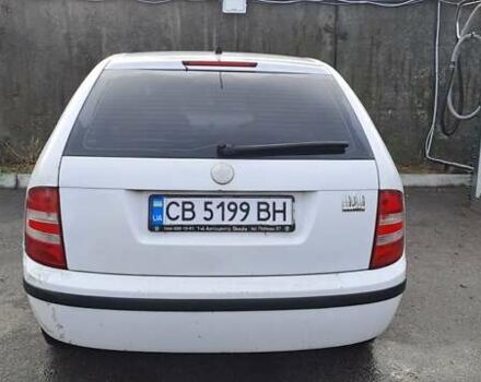 Белый Шкода Фабия, объемом двигателя 1.2 л и пробегом 218 тыс. км за 3950 $, фото 2 на Automoto.ua