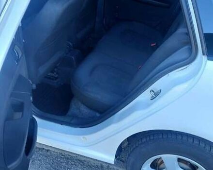 Белый Шкода Фабия, объемом двигателя 1.39 л и пробегом 278 тыс. км за 3700 $, фото 4 на Automoto.ua