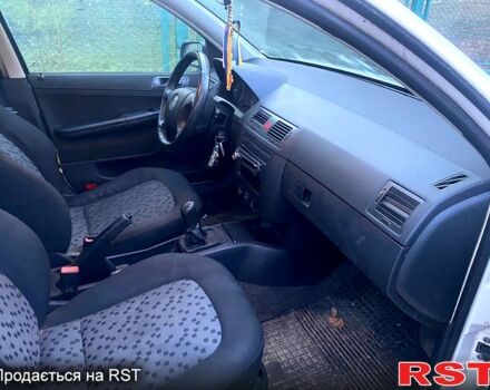 Белый Шкода Фабия, объемом двигателя 1.4 л и пробегом 350 тыс. км за 3000 $, фото 10 на Automoto.ua