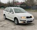 Белый Шкода Фабия, объемом двигателя 1.2 л и пробегом 300 тыс. км за 1750 $, фото 1 на Automoto.ua