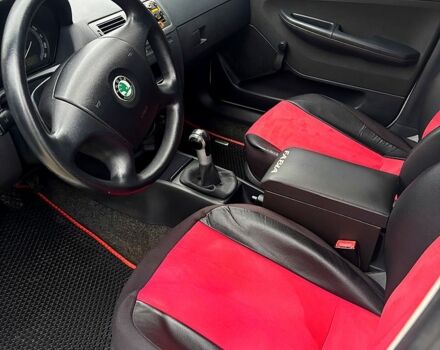 Белый Шкода Фабия, объемом двигателя 1.2 л и пробегом 213 тыс. км за 3500 $, фото 10 на Automoto.ua