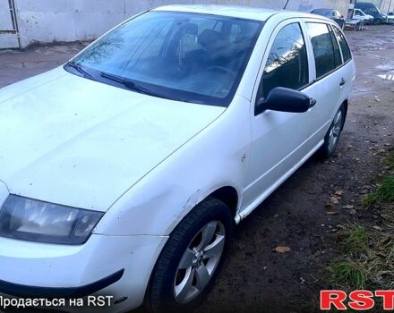 Белый Шкода Фабия, объемом двигателя 1.4 л и пробегом 350 тыс. км за 3000 $, фото 2 на Automoto.ua