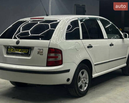 Белый Шкода Фабия, объемом двигателя 1.39 л и пробегом 293 тыс. км за 4700 $, фото 5 на Automoto.ua