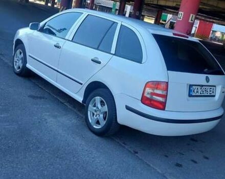 Белый Шкода Фабия, объемом двигателя 1.39 л и пробегом 278 тыс. км за 3700 $, фото 5 на Automoto.ua