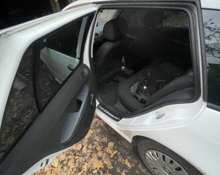 Белый Шкода Фабия, объемом двигателя 1.4 л и пробегом 214 тыс. км за 4700 $, фото 10 на Automoto.ua