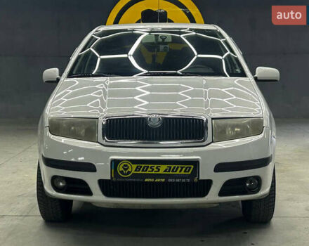 Белый Шкода Фабия, объемом двигателя 1.39 л и пробегом 293 тыс. км за 4700 $, фото 1 на Automoto.ua