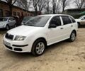 Белый Шкода Фабия, объемом двигателя 1.2 л и пробегом 213 тыс. км за 3500 $, фото 1 на Automoto.ua