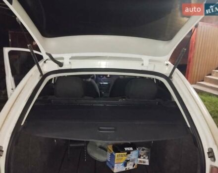 Белый Шкода Фабия, объемом двигателя 1.2 л и пробегом 260 тыс. км за 3650 $, фото 2 на Automoto.ua