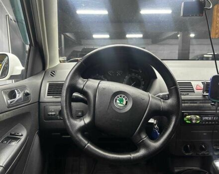 Белый Шкода Фабия, объемом двигателя 1.4 л и пробегом 293 тыс. км за 4700 $, фото 10 на Automoto.ua