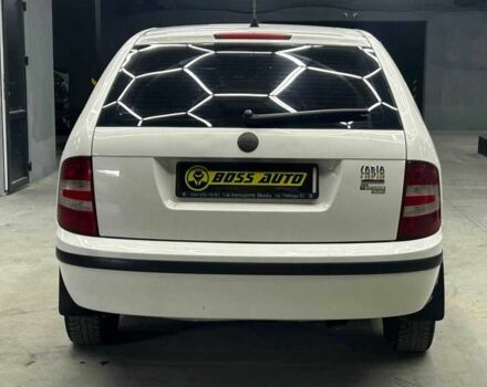 Белый Шкода Фабия, объемом двигателя 1.4 л и пробегом 293 тыс. км за 4700 $, фото 4 на Automoto.ua