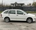 Белый Шкода Фабия, объемом двигателя 1.2 л и пробегом 300 тыс. км за 1750 $, фото 1 на Automoto.ua