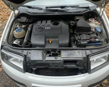 Белый Шкода Фабия, объемом двигателя 1.4 л и пробегом 214 тыс. км за 4700 $, фото 7 на Automoto.ua