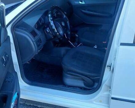 Белый Шкода Фабия, объемом двигателя 1.39 л и пробегом 278 тыс. км за 3700 $, фото 6 на Automoto.ua