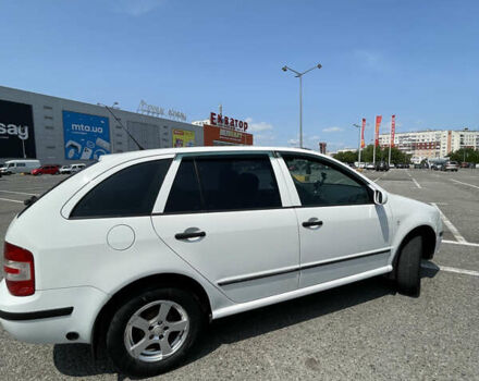 Белый Шкода Фабия, объемом двигателя 1.39 л и пробегом 287 тыс. км за 4700 $, фото 3 на Automoto.ua