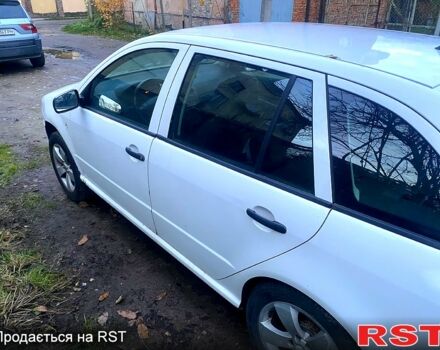 Белый Шкода Фабия, объемом двигателя 1.4 л и пробегом 350 тыс. км за 3000 $, фото 3 на Automoto.ua