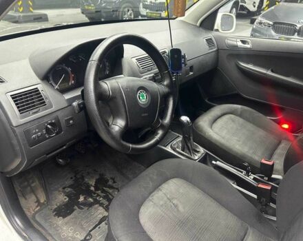 Белый Шкода Фабия, объемом двигателя 1.4 л и пробегом 293 тыс. км за 4700 $, фото 7 на Automoto.ua