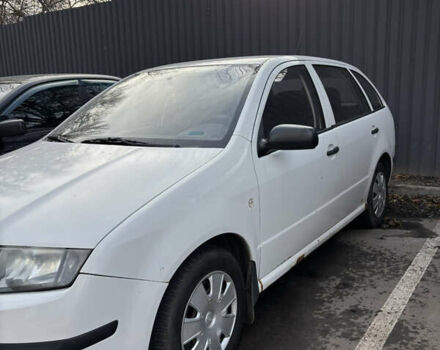 Білий Шкода Фабія, об'ємом двигуна 1.2 л та пробігом 221 тис. км за 3800 $, фото 1 на Automoto.ua
