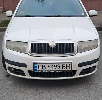 Белый Шкода Фабия, объемом двигателя 1.2 л и пробегом 218 тыс. км за 3950 $, фото 3 на Automoto.ua