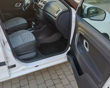 Білий Шкода Фабія, об'ємом двигуна 1.6 л та пробігом 211 тис. км за 6600 $, фото 12 на Automoto.ua