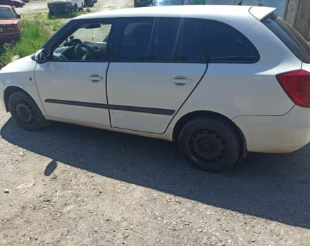 Білий Шкода Фабія, об'ємом двигуна 1.4 л та пробігом 380 тис. км за 3400 $, фото 3 на Automoto.ua