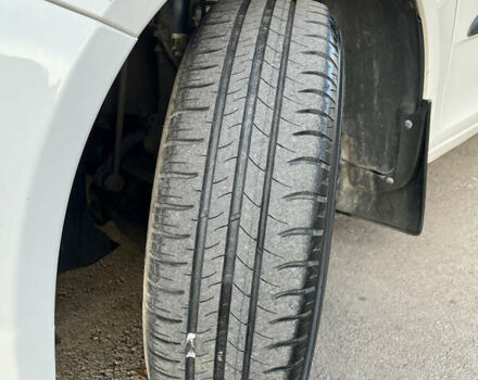 Белый Шкода Фабия, объемом двигателя 1.39 л и пробегом 265 тыс. км за 5300 $, фото 9 на Automoto.ua