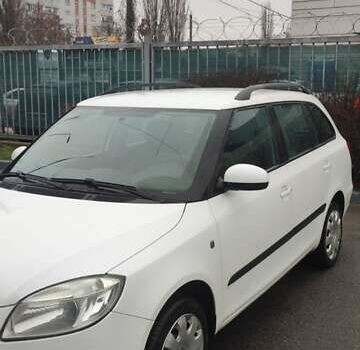 Белый Шкода Фабия, объемом двигателя 1.6 л и пробегом 240 тыс. км за 4999 $, фото 2 на Automoto.ua