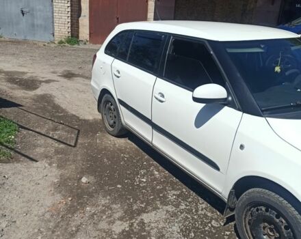 Білий Шкода Фабія, об'ємом двигуна 1.4 л та пробігом 380 тис. км за 3400 $, фото 2 на Automoto.ua