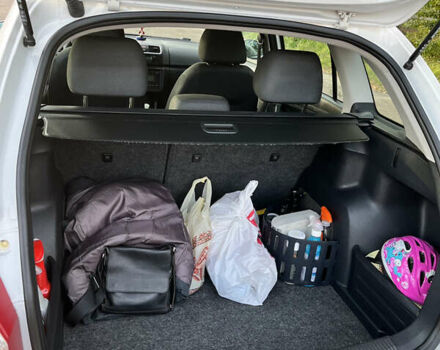 Белый Шкода Фабия, объемом двигателя 1.39 л и пробегом 265 тыс. км за 5300 $, фото 18 на Automoto.ua