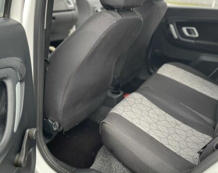 Белый Шкода Фабия, объемом двигателя 1.4 л и пробегом 178 тыс. км за 5500 $, фото 9 на Automoto.ua