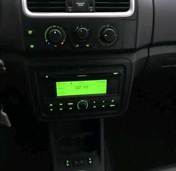 Білий Шкода Фабія, об'ємом двигуна 1.6 л та пробігом 238 тис. км за 4500 $, фото 13 на Automoto.ua