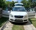 Белый Шкода Фабия, объемом двигателя 1.2 л и пробегом 240 тыс. км за 4500 $, фото 1 на Automoto.ua